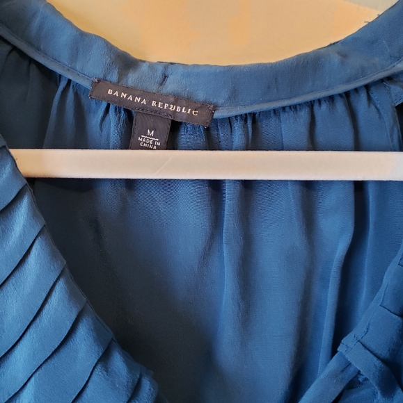 Banana Republic sleeveless silk blouse - Picture 3 of 6